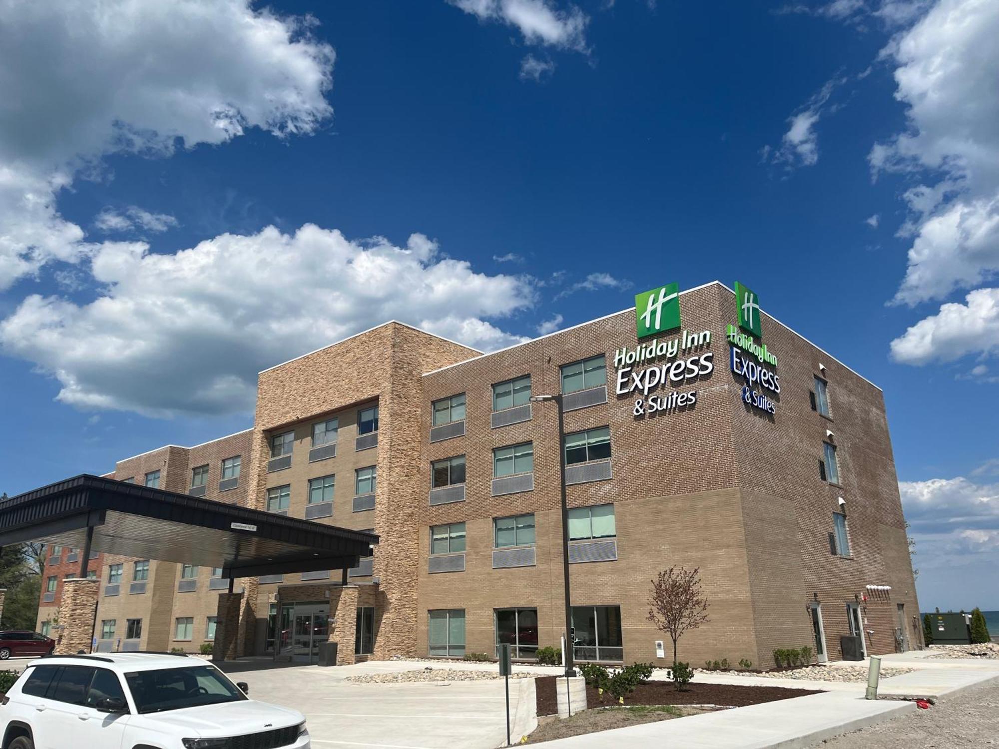 Holiday Inn Express & Suites Oscoda By Ihg Exterior foto